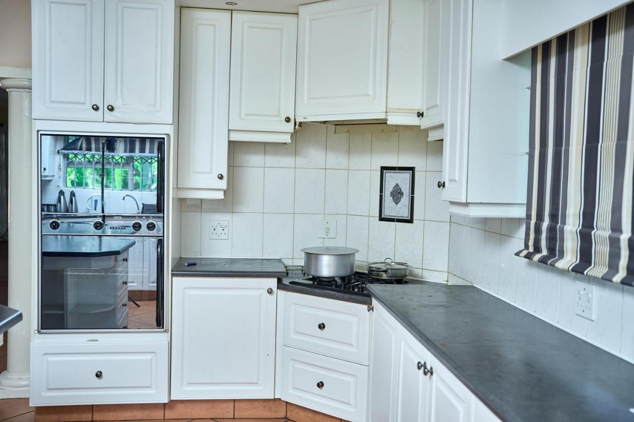 Seaview Executive Guest House 음툰지니 외부 사진