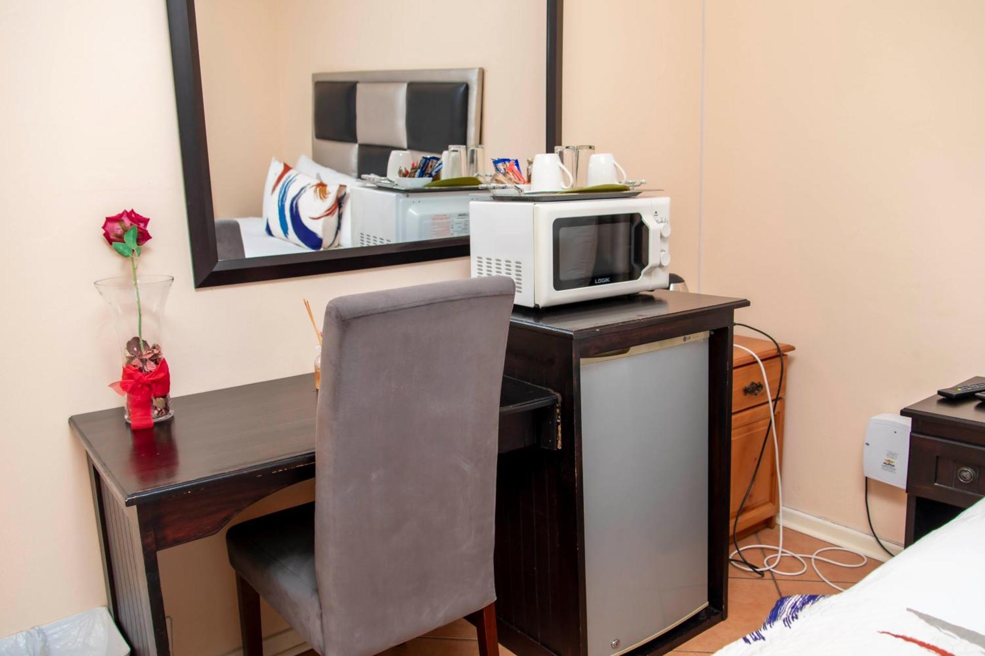 Seaview Executive Guest House 음툰지니 외부 사진