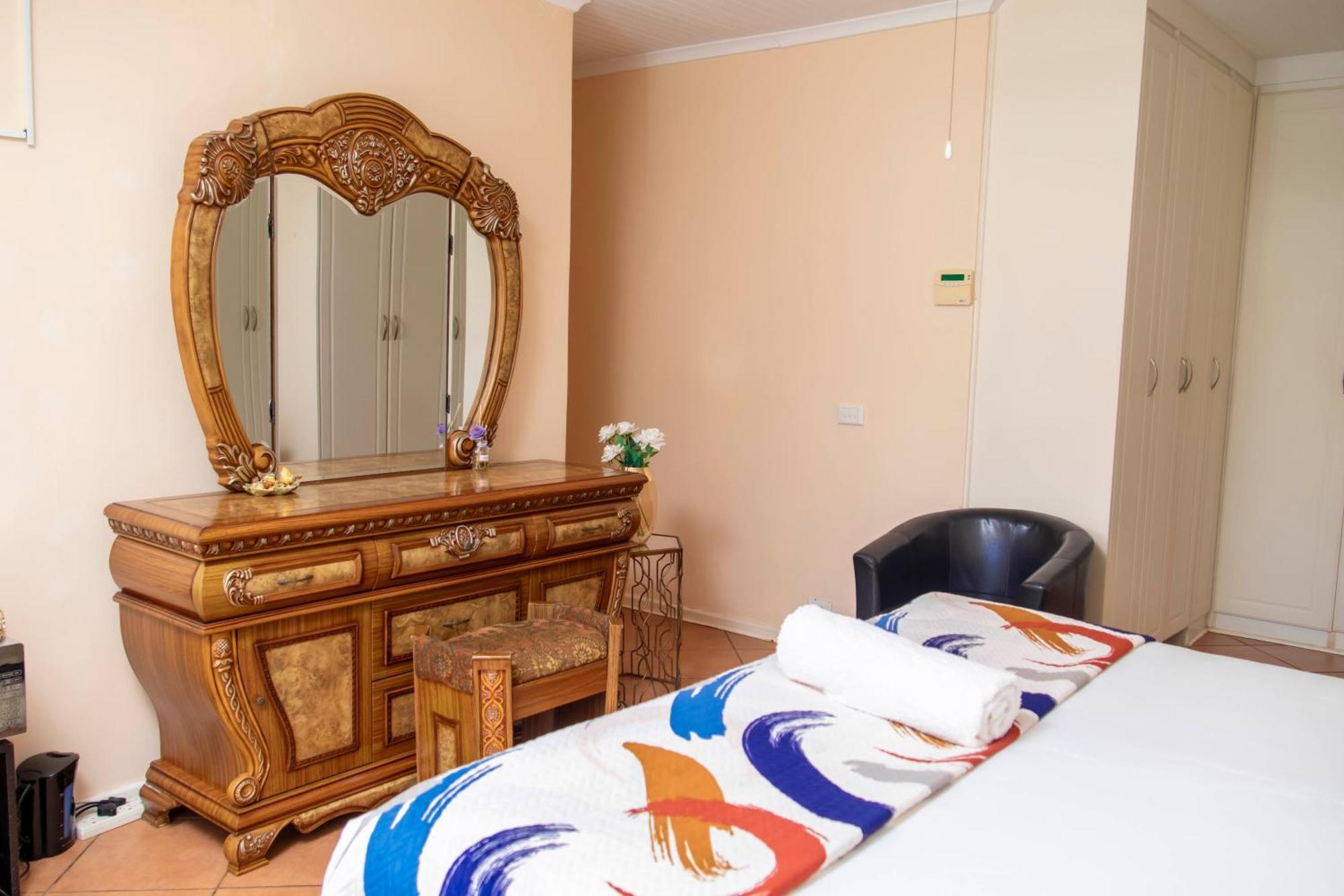 Seaview Executive Guest House 음툰지니 외부 사진